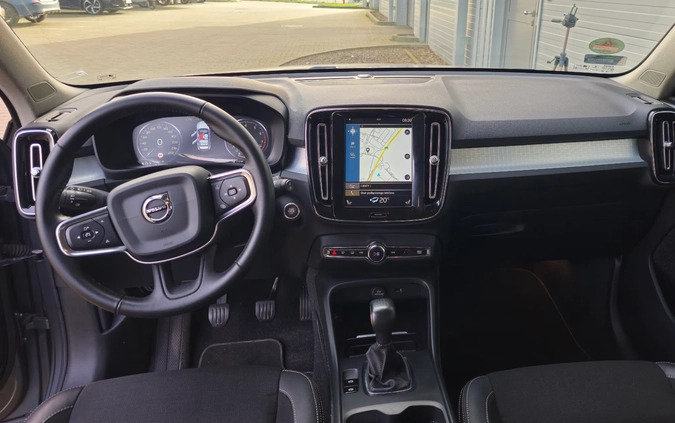 Volvo XC 40 cena 98900 przebieg: 66100, rok produkcji 2018 z Skwierzyna małe 56